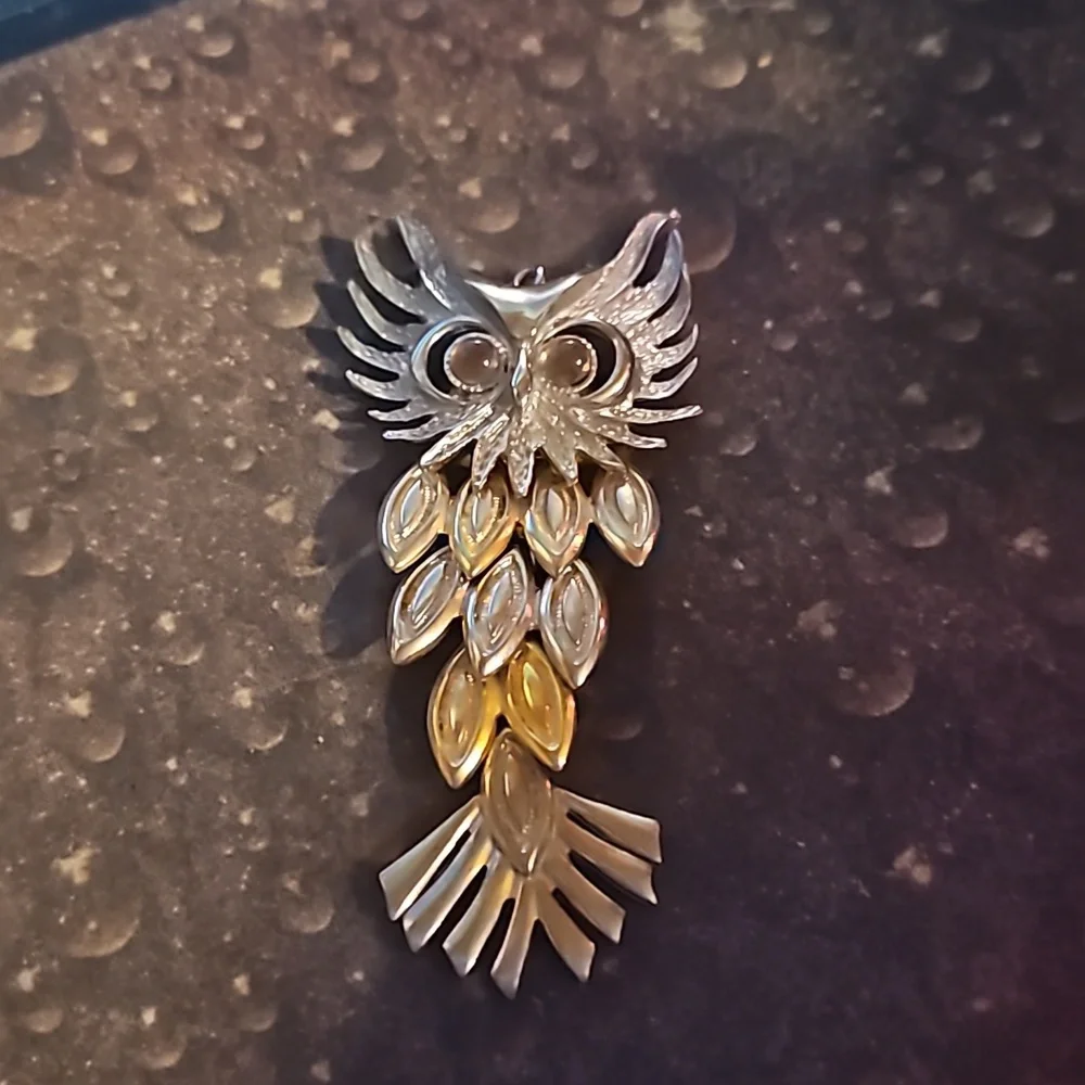 Silvertone Goldtone Bown Eyed Owl Pendant - Picture 1 of 3